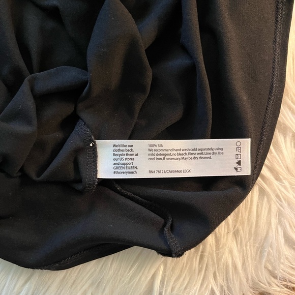 Eileen Fisher 💯% Silk, minimalist, Classic, corp core, preppy, sleeveless shirt - Picture 5 of 7